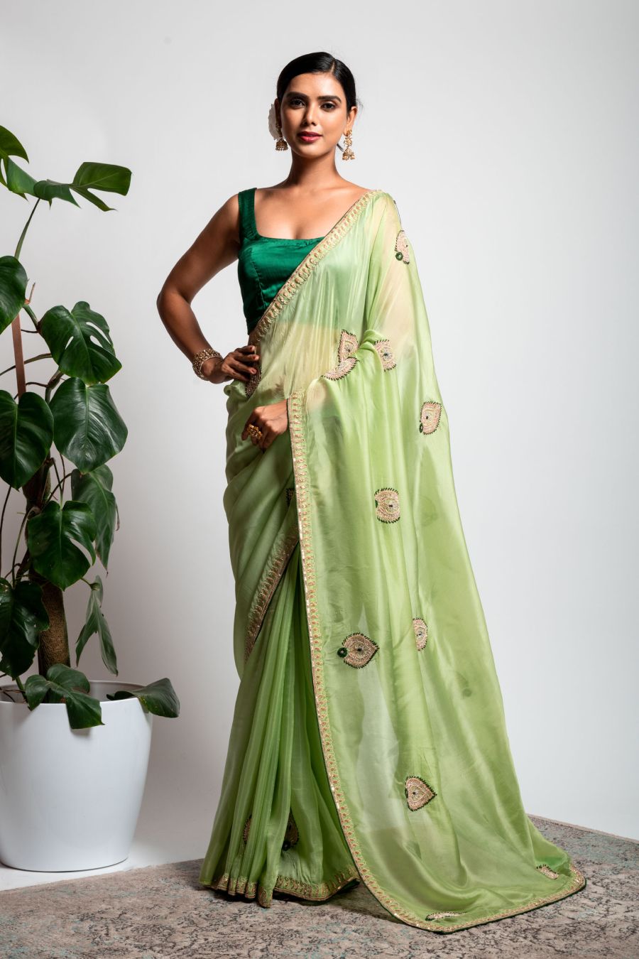 Banarasee Organza Mix Saree With Contrast Zari Border Design-Green